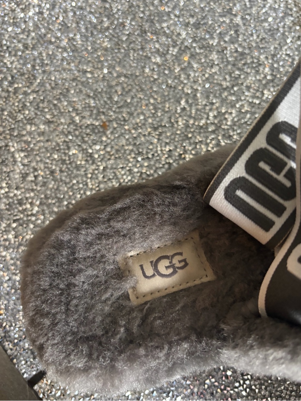 ⭐️UGG Fluff Yeah Slide Slippers in Charcoal Gray - Picture 4 of 6